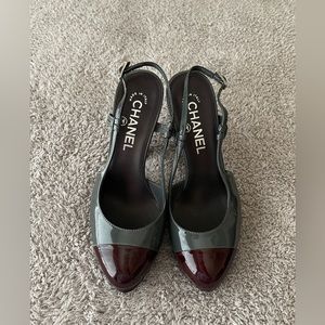 CHANEL cap toe sling back
